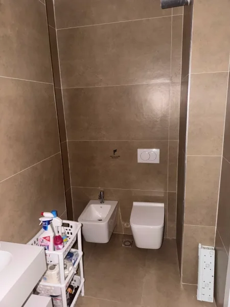 Tirane, jepet me qera zyre Kati 2, 122 m² 1.300 € (JORDAN MISJA)