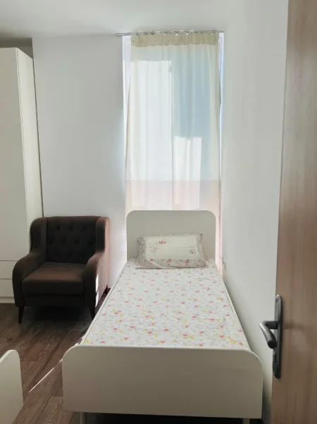 Tirane, jepet me qera apartament 2+1 Kati 12, 95 m² 700 € (JORDAN MISJA)