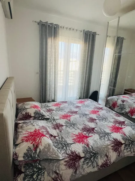 Tirane, jepet me qera apartament 2+1 Kati 12, 95 m² 700 € (JORDAN MISJA)