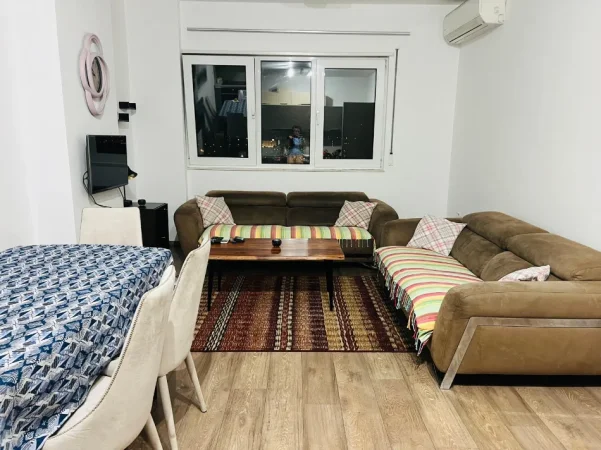 Tirane, jepet me qera apartament 2+1 Kati 12, 95 m² 700 € (JORDAN MISJA)