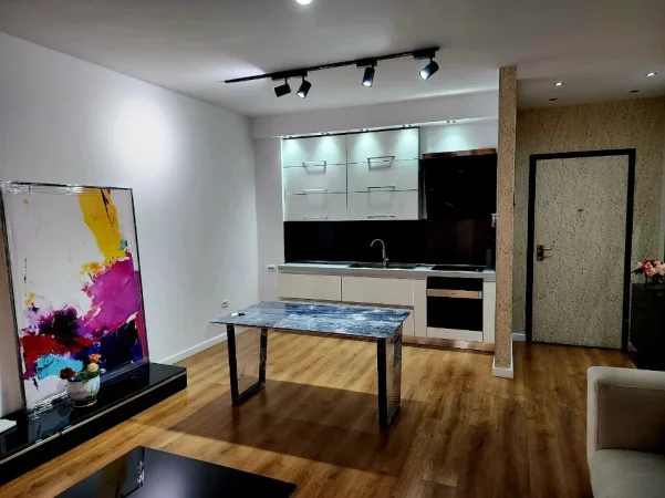 Tirane, jepet me qera apartament 2+1+Aneks+Ballkon Kati 1, 100 m² 1.500 € 