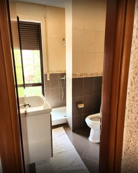 Tirane, jepet me qera apartament 2+1+Aneks+Ballkon Kati 1, 100 m² 1.500 € 