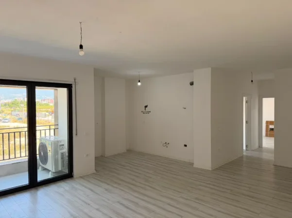 Tirane, jepet me qera zyre Kati 1, 105 m² 700 € (JORDAN MISJA)