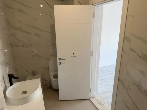 Tirane, jepet me qera zyre Kati 1, 105 m² 700 € (JORDAN MISJA)