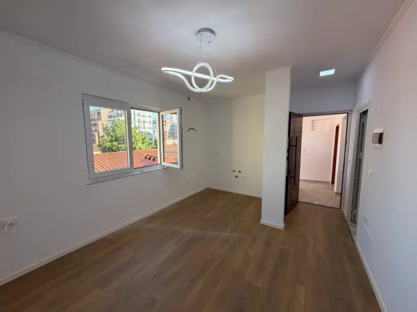 Tirane, shitet apartament 1+1 Kati 4, 40 m² 118.000 € (PAZARI I RI)
