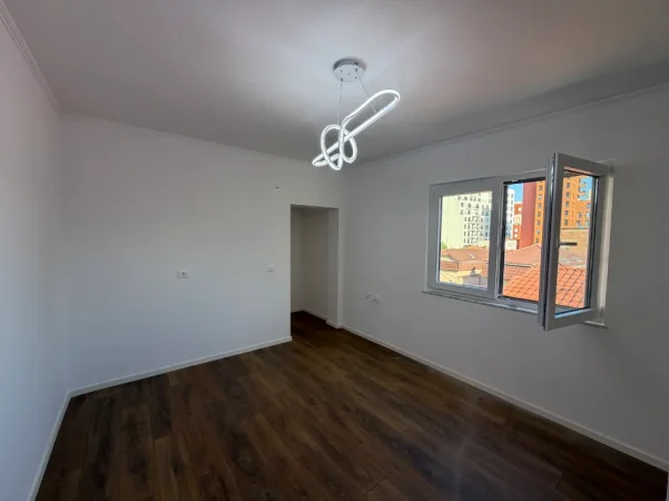 Tirane, shitet apartament 1+1 Kati 4, 40 m² 118.000 € (PAZARI I RI)