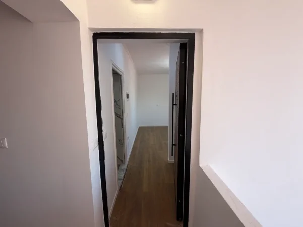 Tirane, shitet apartament 1+1 Kati 4, 40 m² 118.000 € (PAZARI I RI)