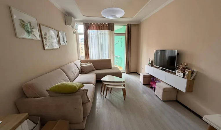 Tirane, jepet me qera apartament 2+1 Kati 5, 95 m² 750 € 