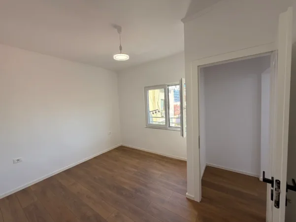 Tirane, shitet apartament 1+1 Kati 4, 40 m² 118.000 € (PAZARI I RI)
