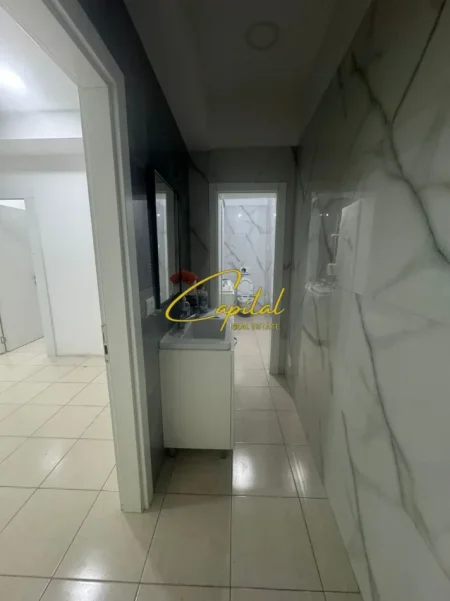 Tirane, jepet me qera ambjent biznesi Kati 1, 85 m² 800 € (RRUGA E KAVAJES)