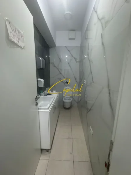 Tirane, jepet me qera ambjent biznesi Kati 1, 85 m² 800 € (RRUGA E KAVAJES)