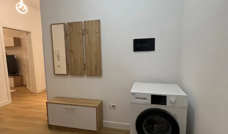 Tirane, jepet me qera apartament 1+1 Kati 5, 85 m² 650 € 