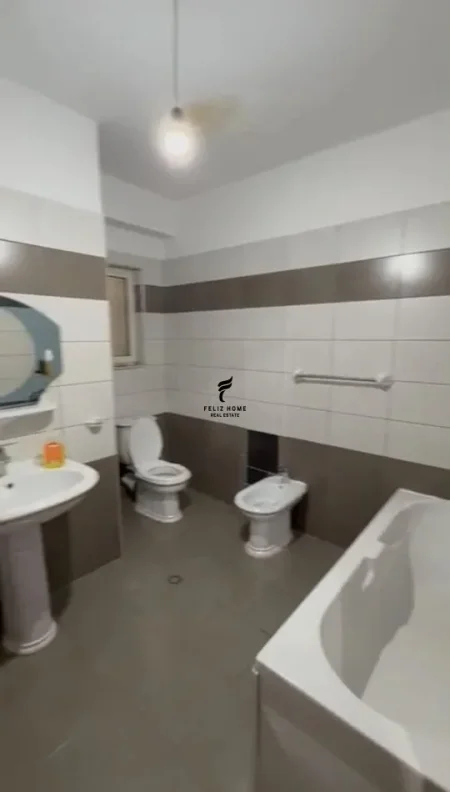 Tirane, jepet me qera apartament 2+1 Kati 2, 100 m² 500 € (YZBERISHT)