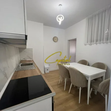 Tirane, jepet me qera apartament 1+1 Kati 5, 85 m² 650 € (RRUGA E KAVAJES)