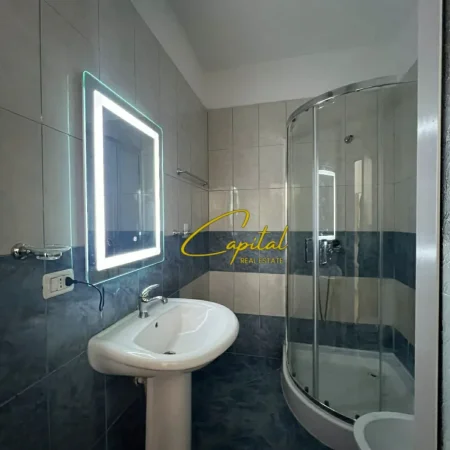 Tirane, jepet me qera apartament 1+1 Kati 5, 85 m² 650 € (RRUGA E KAVAJES)