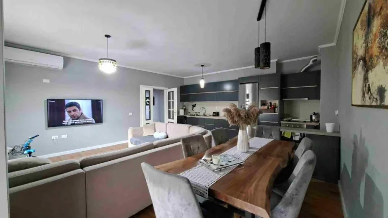 Tirane, jepet me qera apartament 2+1 Kati 2, 120 m² 750 € (DON BOSKO)