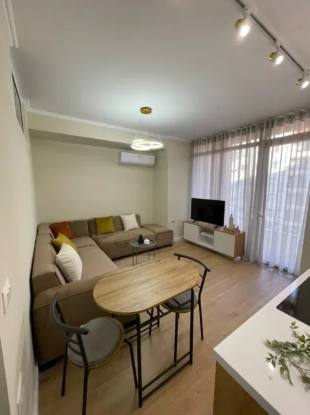 Tirane, jepet me qera apartament 1+1 Kati 5, 65 m² 500 € (ASTIR)