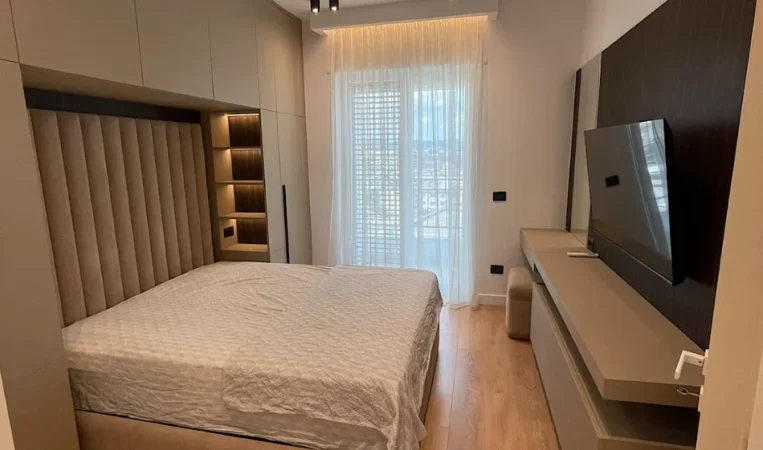 Tirane, jepet me qera apartament 1+1 Kati 8, 70 m² 800 €