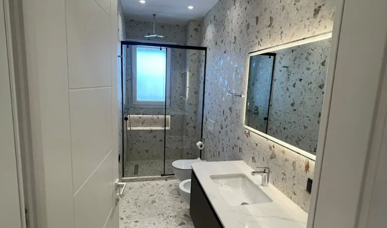 Tirane, jepet me qera apartament 1+1 Kati 8, 70 m² 800 €