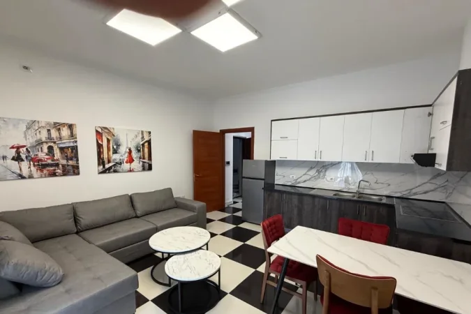 Tirane, jepet me qera apartament 1+1 Kati 1, 700 m² 600 € (PORCELANI)