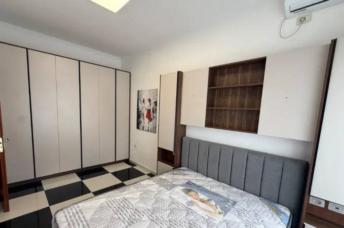 Tirane, jepet me qera apartament 1+1 Kati 1, 700 m² 600 € (PORCELANI)