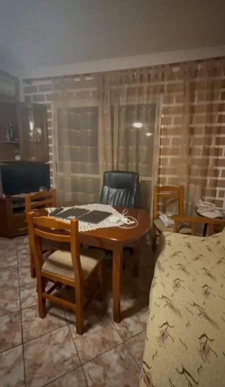 Tirane, jepet me qera apartament 1+1 Kati 4, 65 m² 450 € (RRUGA FERIT XHAJKO)