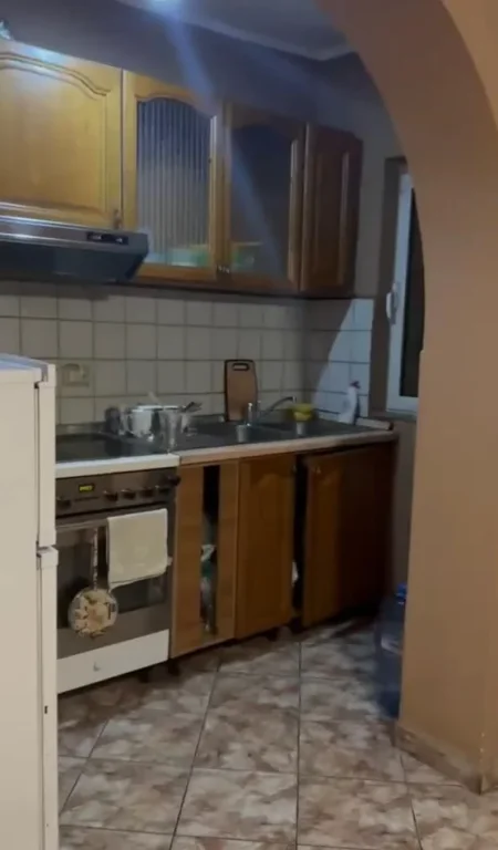 Tirane, jepet me qera apartament 1+1 Kati 4, 65 m² 450 € (RRUGA FERIT XHAJKO)