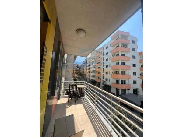 Tirane, jepet me qera apartament 2+1 Kati 2, 88 m² 400 € (Fresk)