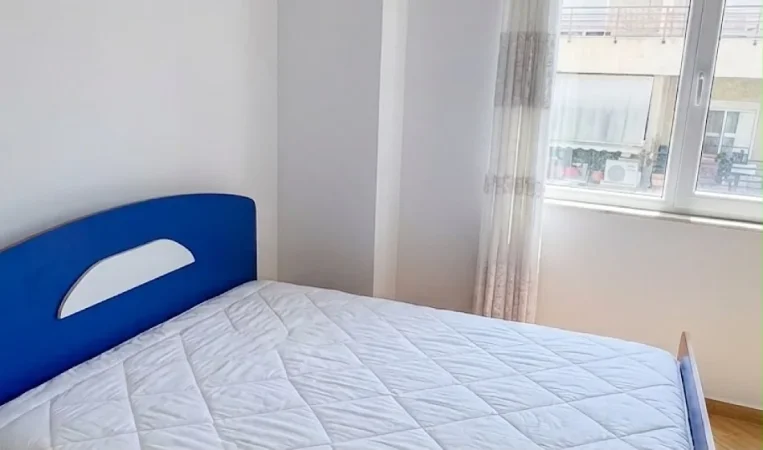 Tirane, jepet me qera apartament 2+1 Kati 3, 70 m² 500 € (Rr Hamdi Sina)