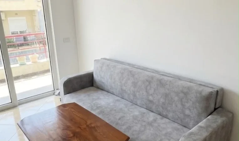 Tirane, jepet me qera apartament 2+1 Kati 3, 70 m² 500 € (Rr Hamdi Sina)