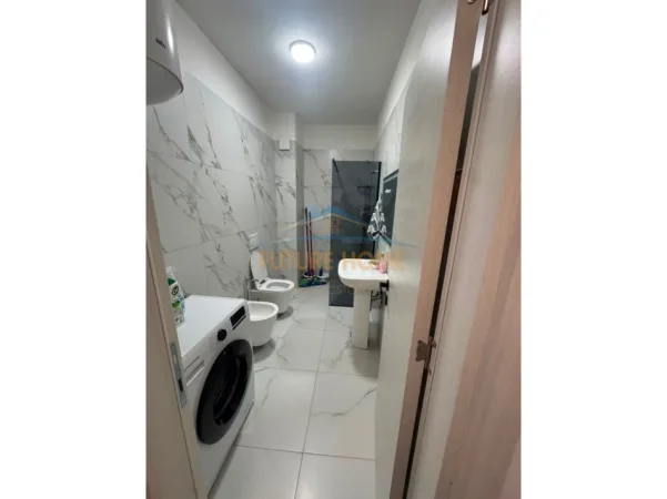 Tirane, jepet me qera apartament 2+1+Ballkon Kati 5, 88 m² 550 € (Paskuqan)