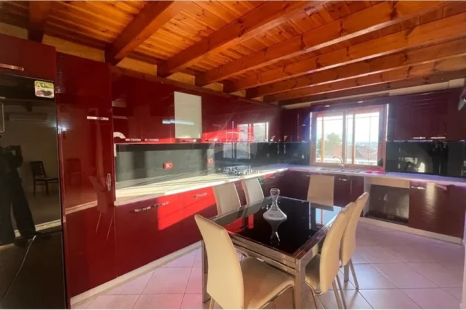 Vlore, jepet me qera Vile 2+1+Aneks+Ballkon Kati 1, 116 m² 500 € (Rruga e Re, Vlore)