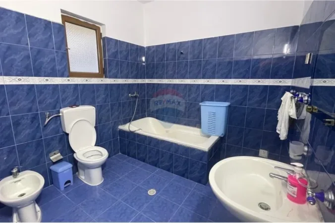 Vlore, jepet me qera Vile 2+1+Aneks+Ballkon Kati 1, 116 m² 500 € (Rruga e Re, Vlore)