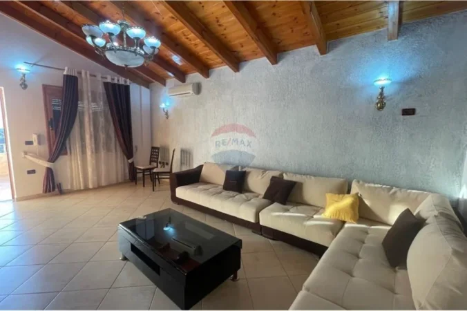 Vlore, jepet me qera Vile 2+1+Aneks+Ballkon Kati 1, 116 m² 500 € (Rruga e Re, Vlore)