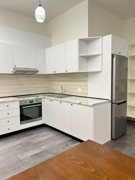 Liqeni i Thate, Apartament 1+1 per Qira - 50000 Lek