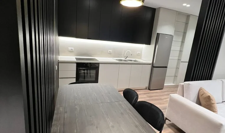 Tirane, jepet me qera apartament 2+1 Kati 7, 82 m² 700 € 