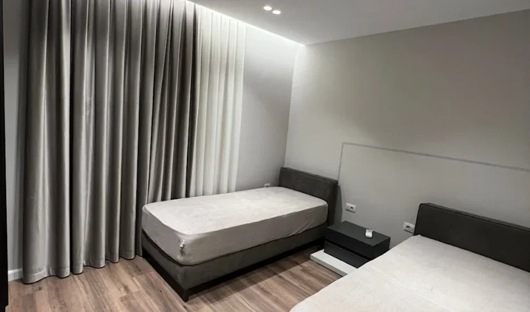 Tirane, jepet me qera apartament 2+1 Kati 7, 82 m² 700 € 