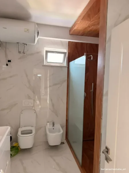 Tirane, jepet me qera apartament 2+1+Ballkon Kati 3, 120 m² 850 € (Sauk i Ri)