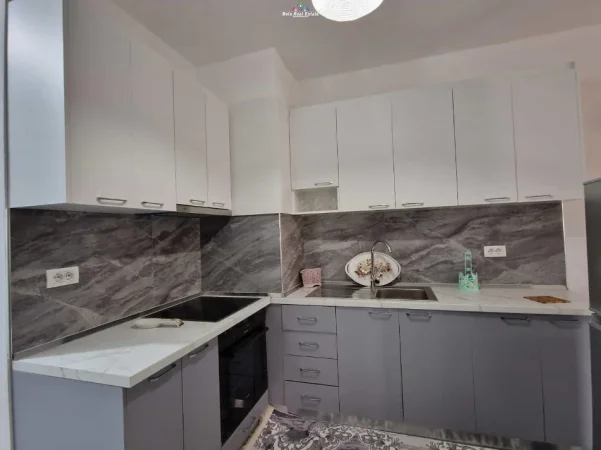 Tirane, jepet me qera apartament 2+1+Ballkon Kati 5, 100 m² 640 € (5 Maji)