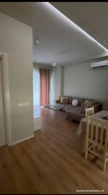 Tirane, jepet me qera apartament 2+1+Ballkon Kati 1, 92 m² 640 € (Rruga e Kavajes)
