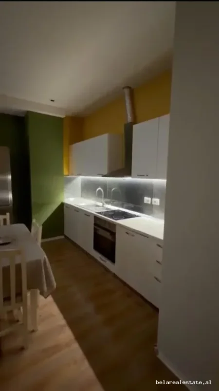 Tirane, jepet me qera apartament 2+1+Ballkon Kati 1, 92 m² 640 € (Rruga e Kavajes)