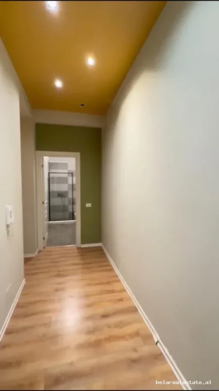 Tirane, jepet me qera apartament 2+1+Ballkon Kati 1, 92 m² 640 € (Rruga e Kavajes)