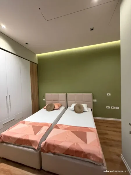 Tirane, jepet me qera apartament 2+1+Ballkon Kati 1, 92 m² 640 € (Rruga e Kavajes)