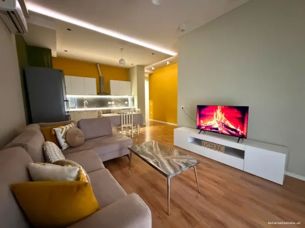 Tirane, jepet me qera apartament 2+1+Ballkon Kati 1, 92 m² 640 € (Rruga e Kavajes)