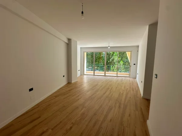 Tirane, shitet apartament 2+1+Ballkon Kati 1, 109 m² 195.000 € (Rruga Eshref Frasheri)