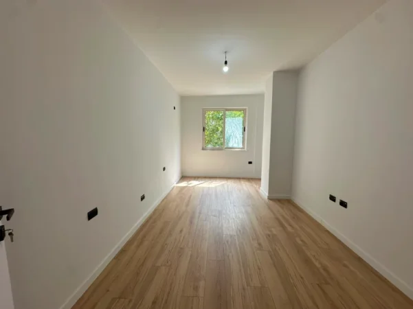 Tirane, shitet apartament 2+1+Ballkon Kati 1, 109 m² 195.000 € (Rruga Eshref Frasheri)