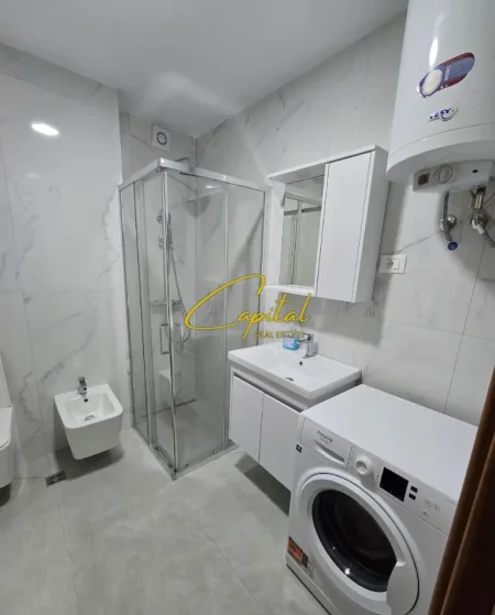 Tirane, jepet me qera apartament 2+1 Kati 5, 105 m² 800 € (RRUGA E KOSOVAREVE)