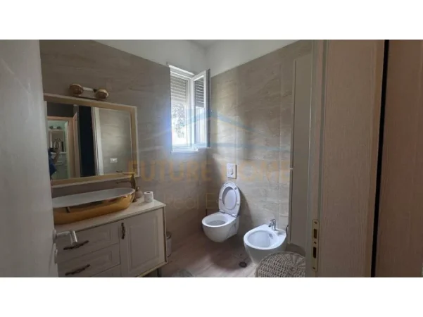 Gjiri Lalezit , Shitet Vile 2 Katshe + Pishine , 200 m² 545.000 € (LURA 3 , GJIRI I LALEZIT)