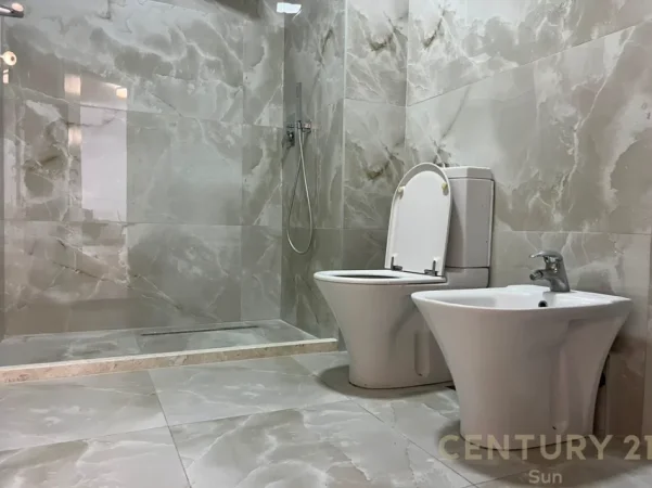 Tirane, jepet me qera apartament 2+1 Kati 1, 92 m² 550 € (astir fund bulevardit)