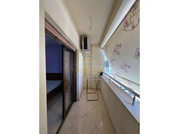 Tirane, jepet me qera apartament Dublex Kati 6, 72 m² 500 € (Komuna e Parisit,Tiranë)